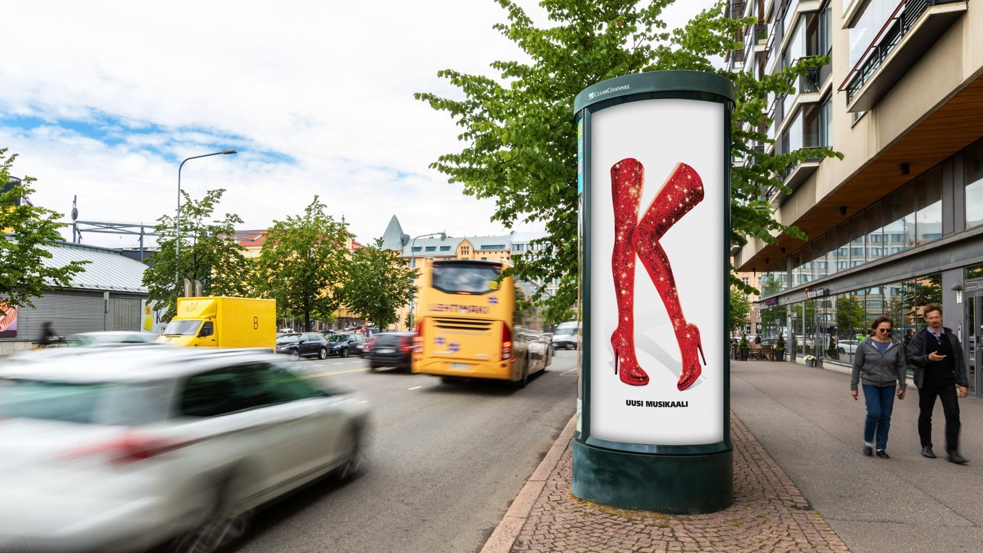 Helsingin Kaupunginteatteri hyödynsi pilari-mainoslaitetta kampanjassaan