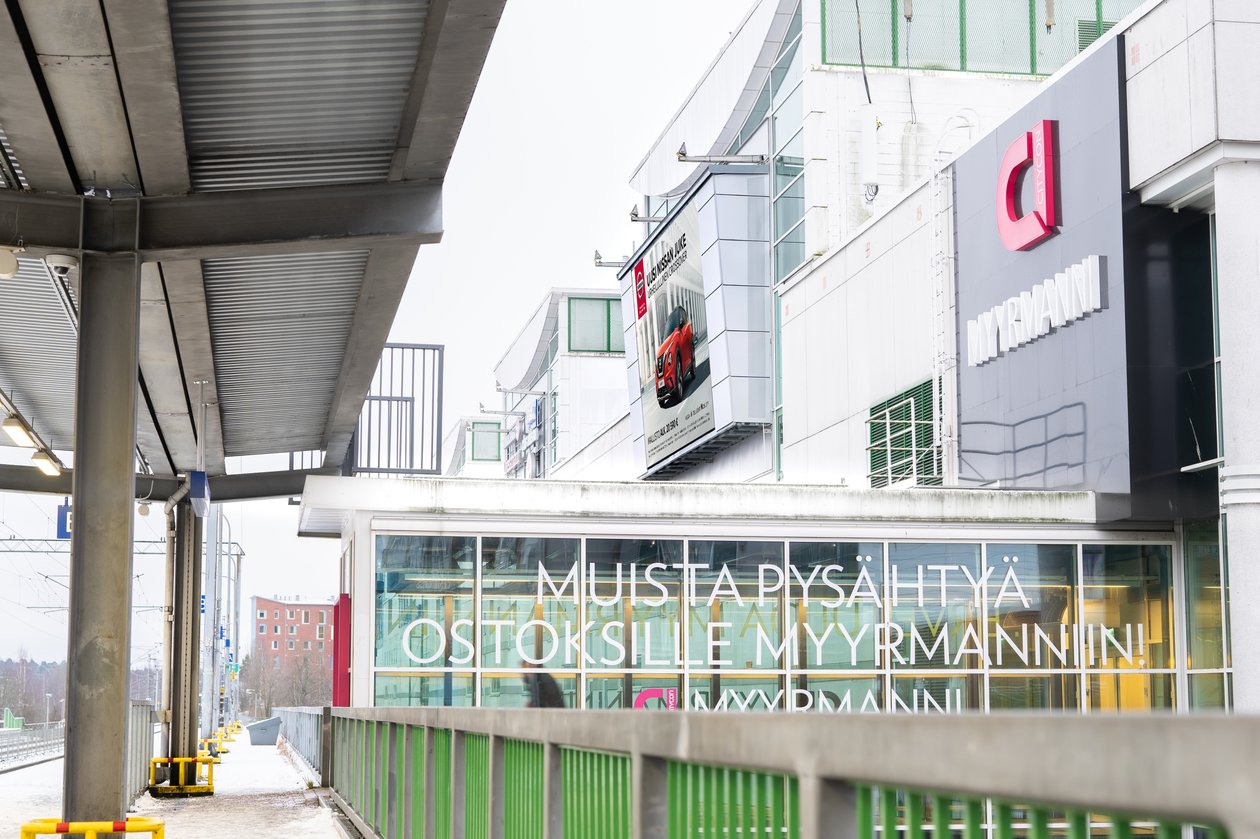 Myyrmanni Shopping Wall (horizontal, outdoor)