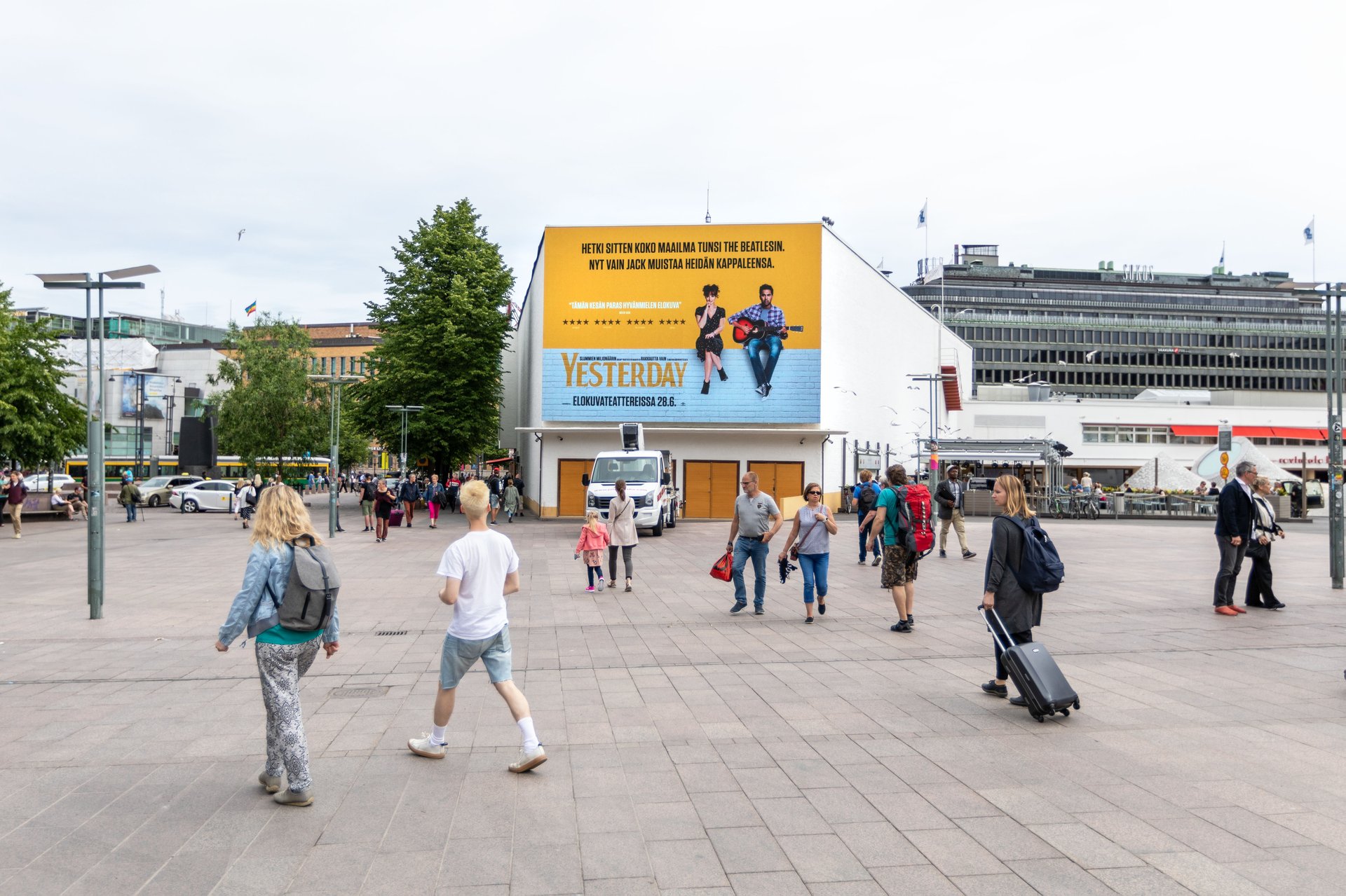 Vaikuttava ulkomainos Lasipalatsilla