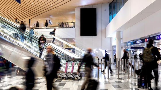 https://info.clearchannel.fi/hubfs/Kansiot/2024/Testaa-kampanjaasi-valmiit/pocket%20solutions_departure%20wall_testaa-kampanjaasi.jpg