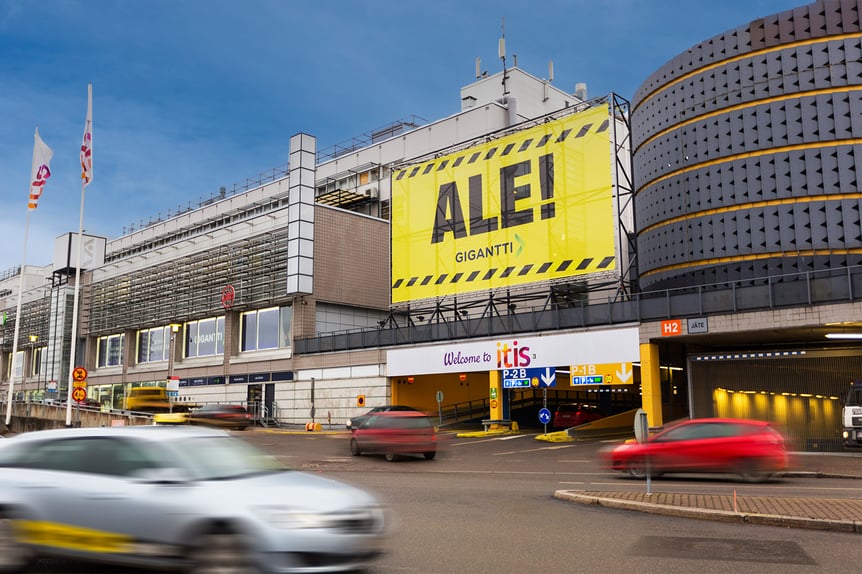 https://info.clearchannel.fi/hubfs/Kansiot/2024/Verkkosivu-%20ja%20landarikuvat/Itis_Banderolli_Gigantti_Tuotantotiedot_1-2024.jpg