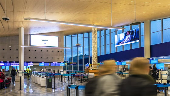 https://info.clearchannel.fi/hubfs/Kansiot/2024/Verkkosivu-%20ja%20landarikuvat/Tuotantotiedot_Finnair_Departures_hall_2023.jpg