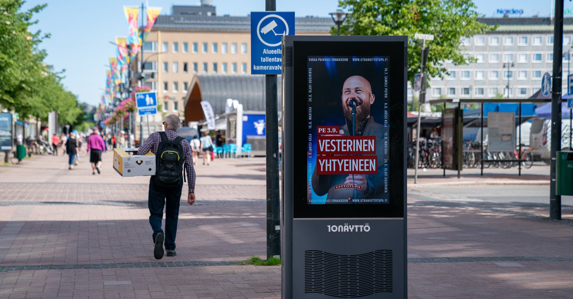 Kauppakatu-FSU2-Kekäleen & Osuuspankin edessä