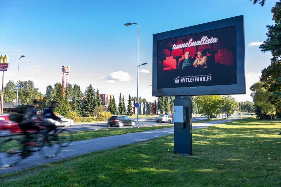 Tampereen mainosverkostoa laajennettiin upeilla kaksipuolisilla pinnoilla