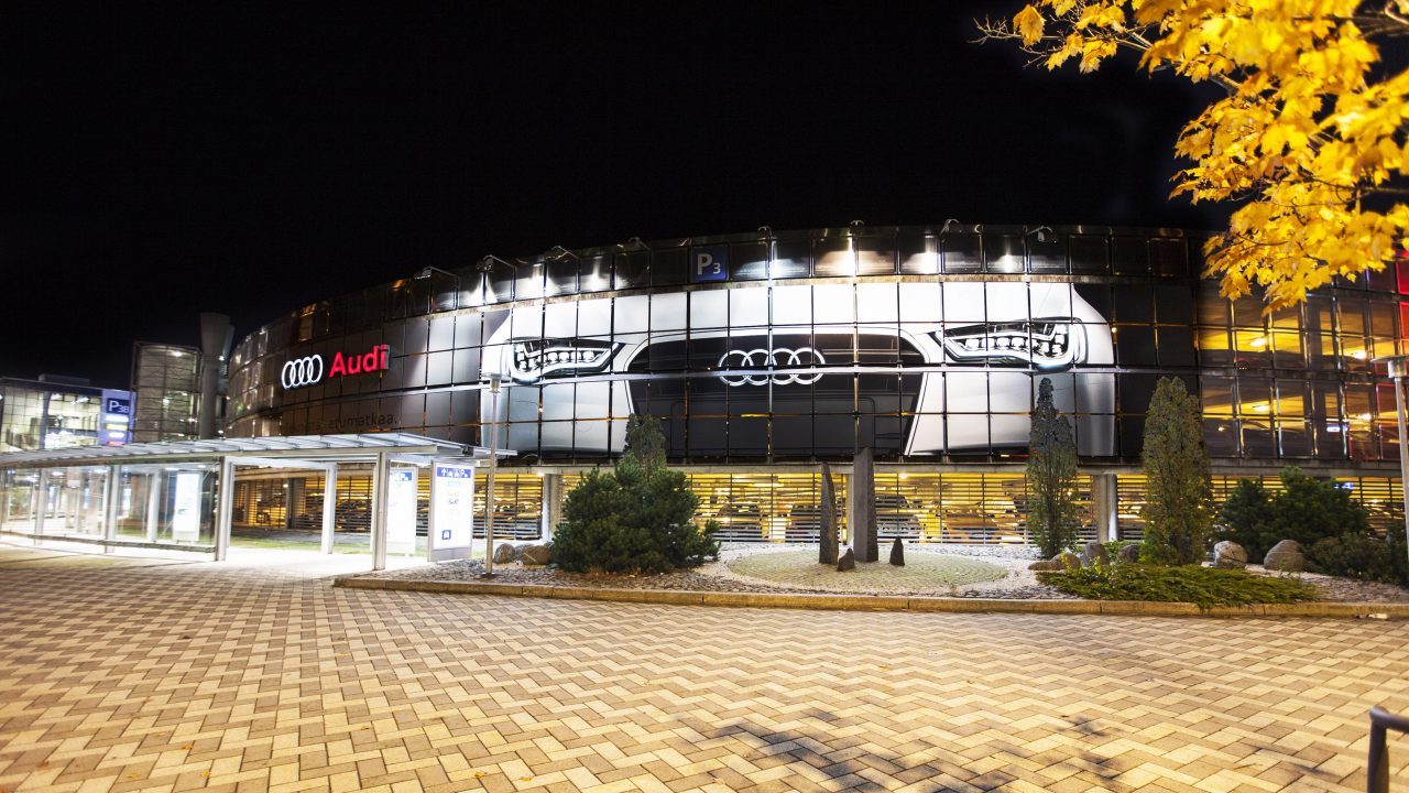 Staattinen mainos — airport